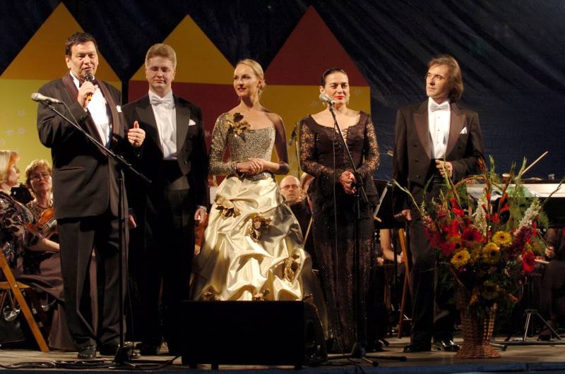 Velká operní a operetková přehlídka 2005                                                                                        