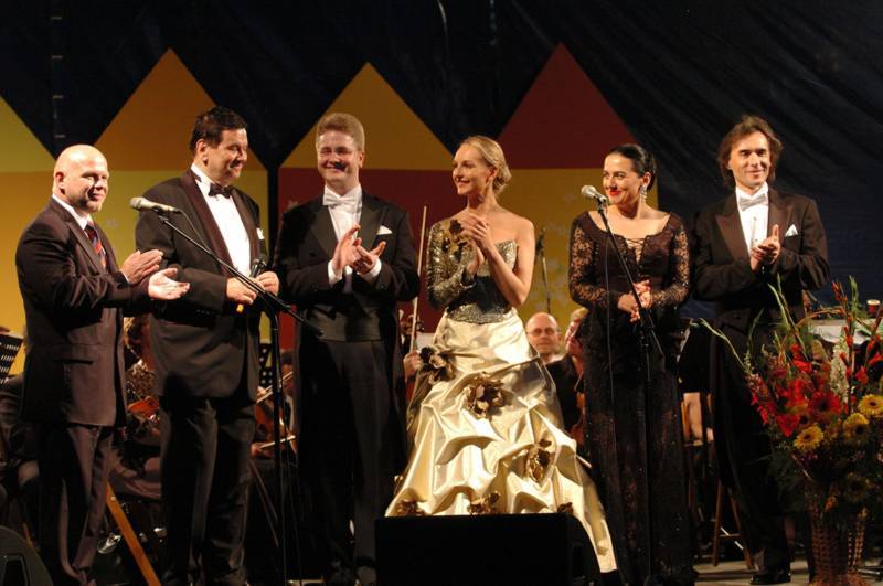 Velká operní a operetková přehlídka 2005                                                                                        